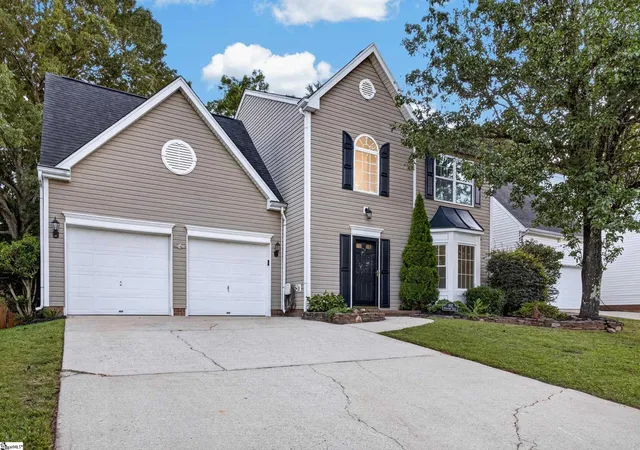 Photo 2 of Sale Pending at 102 Crossview Dr, Simpsonville, SC 29680 | MLS# 1605397 | Listing updated on 2026-10-23
