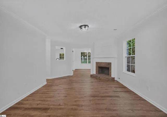 Photo 3 of Sale Pending at 102 Crossview Dr, Simpsonville, SC 29680 | MLS# 1605397 | Listing updated on 2026-10-23