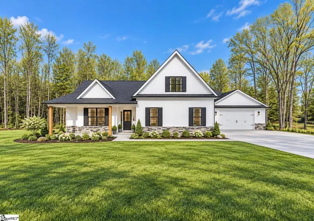 Photo 1 of Single family home for sale at 300 Jones Kelley Rd, Travelers Rest, SC 29690 | MLS# 1605762 | Listing updated on 2026-10-05