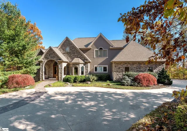 Photo 3 of Single family home for sale at 39 The Cliffs Pkwy, Landrum, SC 29356 | MLS# 1590267 | Listing updated on 2026-09-18