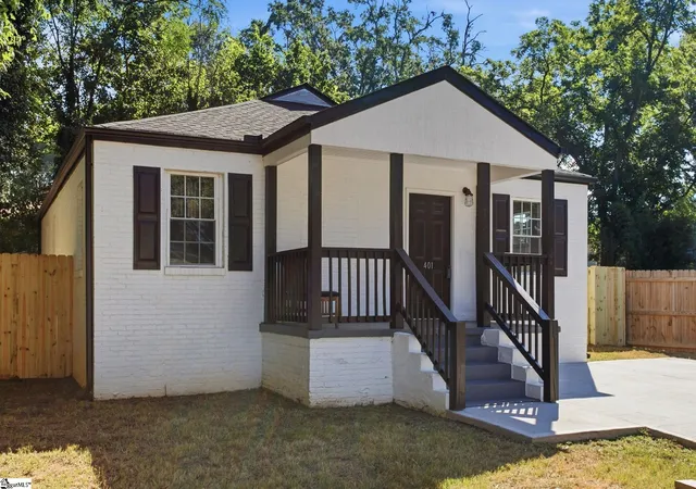 Photo 1 of Single family home for sale at 401 Fair St, Greenville, SC 29609 | MLS# 1605652 | Listing updated on 2026-10-06