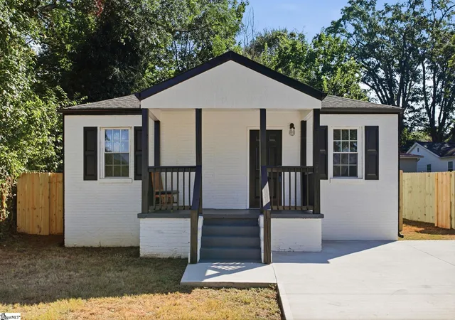 Photo 2 of Single family home for sale at 401 Fair St, Greenville, SC 29609 | MLS# 1605652 | Listing updated on 2026-10-06