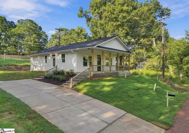 Photo 1 of Single family home for sale at 829 Dora Dr, Anderson, SC 29624 | MLS# 1603043 | Listing updated on 2026-09-15