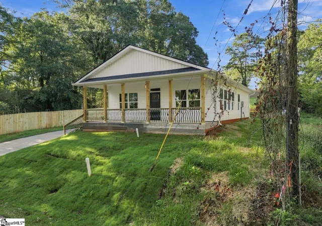 Photo 2 of Single family home for sale at 829 Dora Dr, Anderson, SC 29624 | MLS# 1603043 | Listing updated on 2026-09-15
