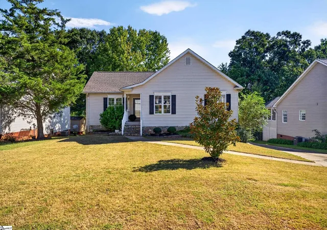 Photo 3 of Single family home for sale at 10 River Run, Greenville, SC 29605 | MLS# 1603863 | Listing updated on 2026-10-22