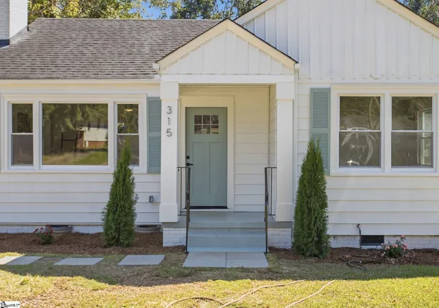 Photo 3 of Single family home for sale at 315 Potomac Ave, Greenville, SC 29605 | MLS# 1604203 | Listing updated on 2026-09-23