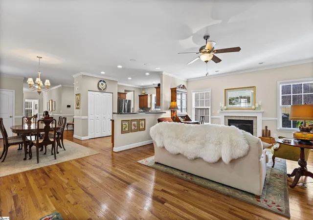 Photo 3 of Single family home for sale at 19 Carex Ct, Taylors, SC 29687 | MLS# 1605392 | Listing updated on 2026-10-23