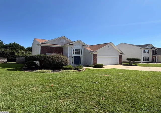 Photo 1 of Single family home for sale at 200 Stillwater Ct, Simpsonville, SC 29681 | MLS# 1604046 | Listing updated on 2026-10-02