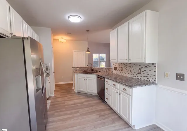 Photo 2 of Single family home for sale at 200 Stillwater Ct, Simpsonville, SC 29681 | MLS# 1604046 | Listing updated on 2026-10-02