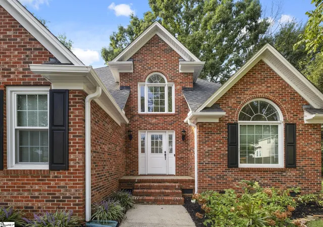 Photo 2 of Single family home for sale at 4 Plum Crk Ln, Greenville, SC 29607 | MLS# 1604244 | Listing updated on 2026-10-21