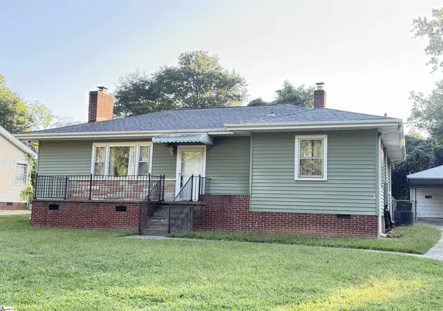 Photo 1 of Single family home for sale at 9 Twin Springs Dr, Greenville, SC 29605 | MLS# 1602666 | Listing updated on 2026-09-02