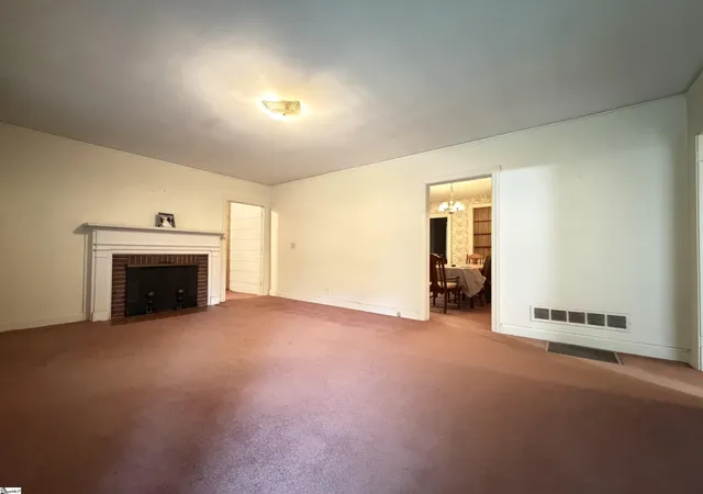 Photo 2 of Single family home for sale at 9 Twin Springs Dr, Greenville, SC 29605 | MLS# 1602666 | Listing updated on 2026-09-02