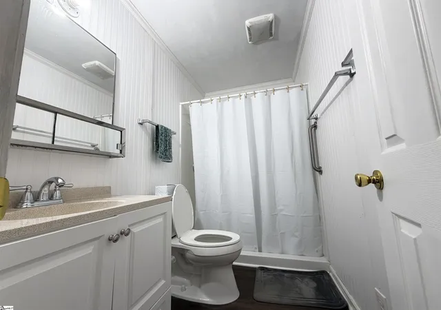 Photo 4 of Single family home for sale at 9 Twin Springs Dr, Greenville, SC 29605 | MLS# 1602666 | Listing updated on 2026-09-02