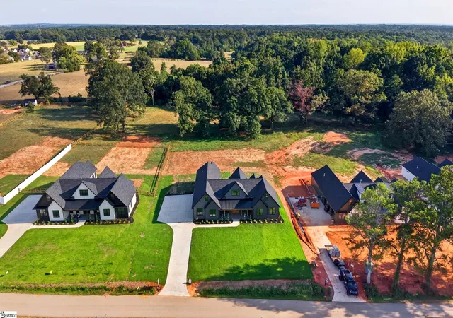 Photo 2 of Single family home for sale at 9 Martin Rd, Fountain Inn, SC 29644 | MLS# 1590775 | Listing updated on 2026-10-22
