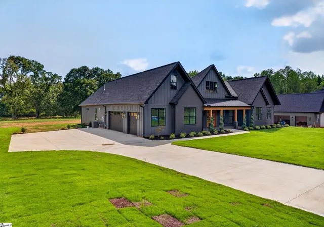 Photo 3 of Single family home for sale at 9 Martin Rd, Fountain Inn, SC 29644 | MLS# 1590775 | Listing updated on 2026-10-22