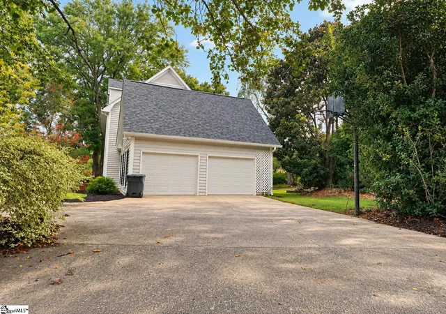 Photo 2 of Single family home for sale at 101 Gilderview Dr, Simpsonville, SC 29681 | MLS# 1603878 | Listing updated on 2026-09-30