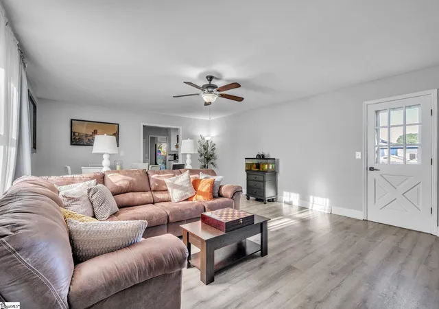 Photo 3 of Sale Pending at 14 Sunrise Dr, Taylors, SC 29687 | MLS# 1605481 | Listing updated on 2026-10-08