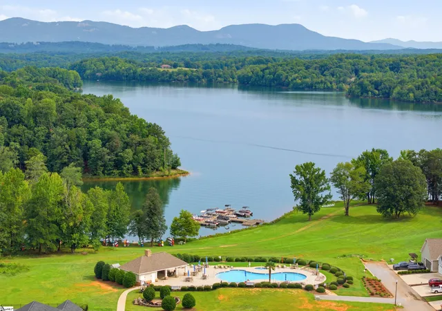 Photo 4 of Single family home for sale at 528 Coolwater Dr, Taylors, SC 29687 | MLS# 1599316 | Listing updated on 2026-10-23