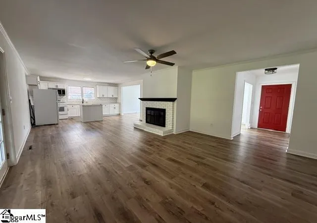 Photo 3 of Single family home for sale at 207 Azalea Ct, Greenville, SC 29615 | MLS# 1603491 | Listing updated on 2026-09-10