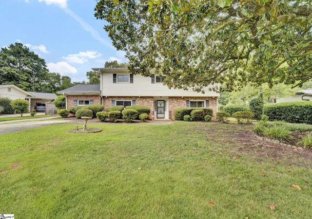 Photo 1 of Single family home for sale at 19 Vicki Cir, Greenville, SC 29615 | MLS# 1600528 | Listing updated on 2026-09-15