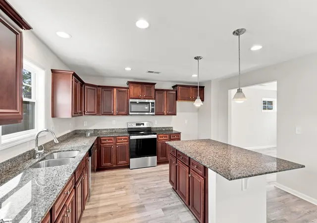 Photo 4 of Single family home for sale at 300 Videre Woods Ct, Piedmont, SC 29673 | MLS# 1602806 | Listing updated on 2026-09-03