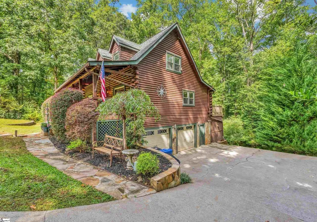 Photo 2 of Single family home for sale at 210 Bromsgrove Dr, Greenville, SC 29609 | MLS# 1605895 | Listing updated on 2026-10-22