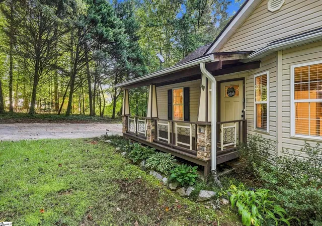 Photo 2 of Sale Pending at 307 Haywood Acres Dr, Easley, SC 29640 | MLS# 1604882 | Listing updated on 2026-09-30