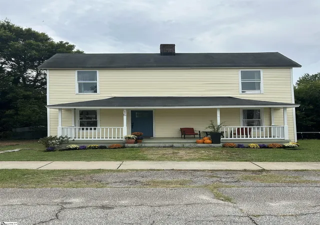 Photo 1 of Single family home for sale at 16 2nd Avenue, Greenville, SC 29609 | MLS# 1604923 | Listing updated on 2026-10-08