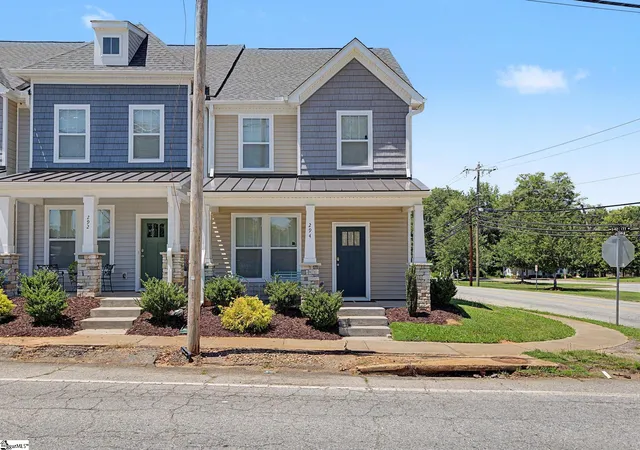 Photo 2 of Townhouse for sale at 294 E Hayne St, Woodruff, SC 29388 | MLS# 1604508 | Listing updated on 2026-09-23