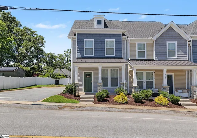 Photo 4 of Townhouse for sale at 294 E Hayne St, Woodruff, SC 29388 | MLS# 1604508 | Listing updated on 2026-09-23