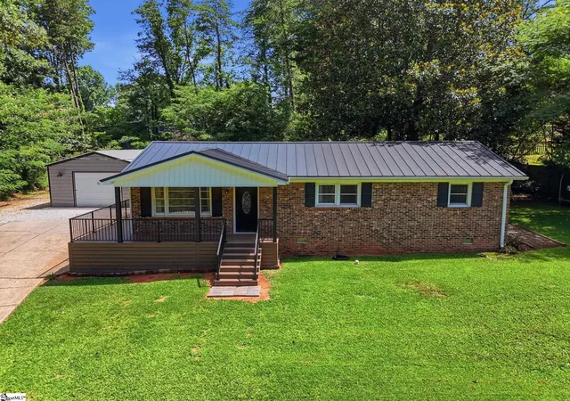 Photo 1 of Single family home for sale at 30 Dogwood Dr, Travelers Rest, SC 29690 | MLS# 1606525 | Listing updated on 2026-10-26