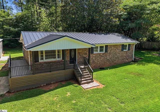 Photo 2 of Single family home for sale at 30 Dogwood Dr, Travelers Rest, SC 29690 | MLS# 1606525 | Listing updated on 2026-10-26