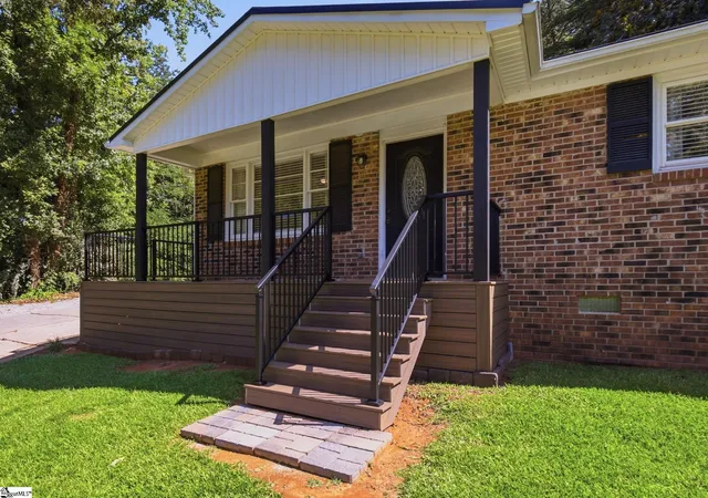 Photo 3 of Single family home for sale at 30 Dogwood Dr, Travelers Rest, SC 29690 | MLS# 1606525 | Listing updated on 2026-10-26