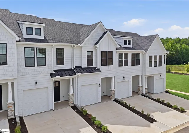 Photo 2 of Townhouse for sale at 7 Hagen Ln, Simpsonville, SC 29681 | MLS# 1603882 | Listing updated on 2026-09-22