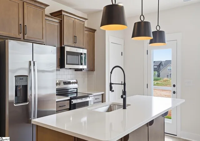 Photo 3 of Townhouse for sale at 7 Hagen Ln, Simpsonville, SC 29681 | MLS# 1603882 | Listing updated on 2026-09-22