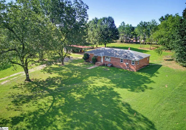 Photo 2 of Single family home for sale at 520 Standing Springs Rd, Greenville, SC 29605 | MLS# 1603797 | Listing updated on 2026-09-16