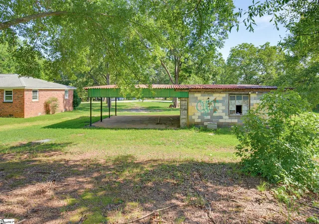 Photo 3 of Single family home for sale at 520 Standing Springs Rd, Greenville, SC 29605 | MLS# 1603797 | Listing updated on 2026-09-16