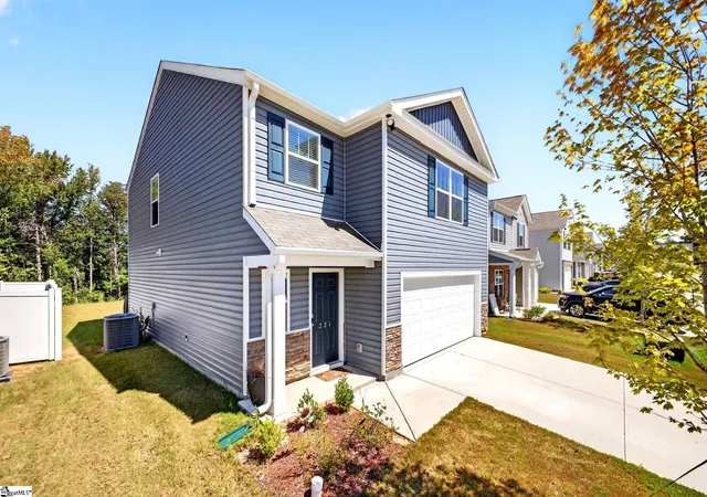 Photo 2 of Single family home for sale at 221 Maple Leaf Dr, Easley, SC 29640 | MLS# 1603763 | Listing updated on 2026-09-15