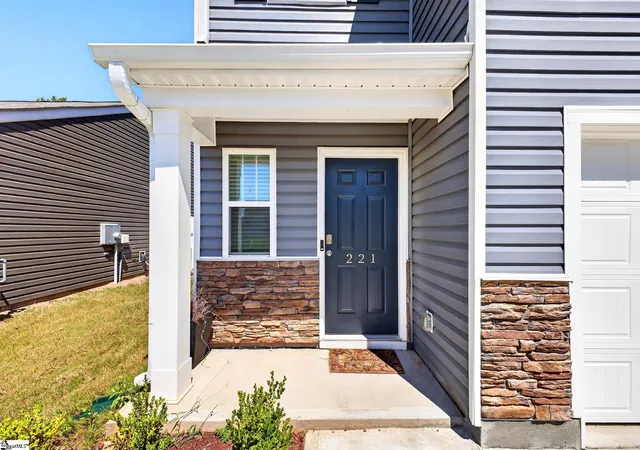 Photo 3 of Single family home for sale at 221 Maple Leaf Dr, Easley, SC 29640 | MLS# 1603763 | Listing updated on 2026-09-15
