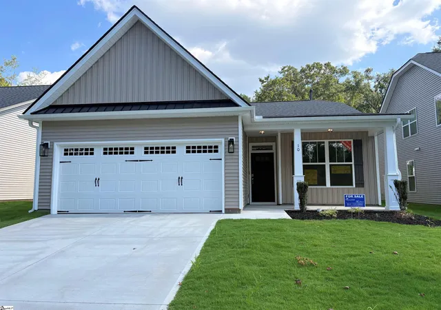 Photo 1 of Single family home for sale at 10 Deer Wy, Greenville, SC 29617 | MLS# 1585747 | Listing updated on 2026-09-01