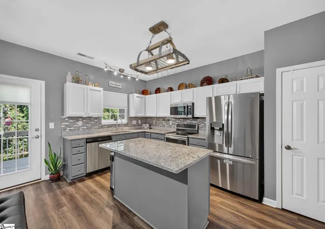 Photo 4 of Townhouse for sale at 218 Cambria Ct, Mauldin, SC 29662 | MLS# 1605658 | Listing updated on 2026-10-16