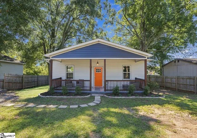 Photo 1 of Single family home for sale at 6 7th Street, Greenville, SC 29611 | MLS# 1605571 | Listing updated on 2026-10-02
