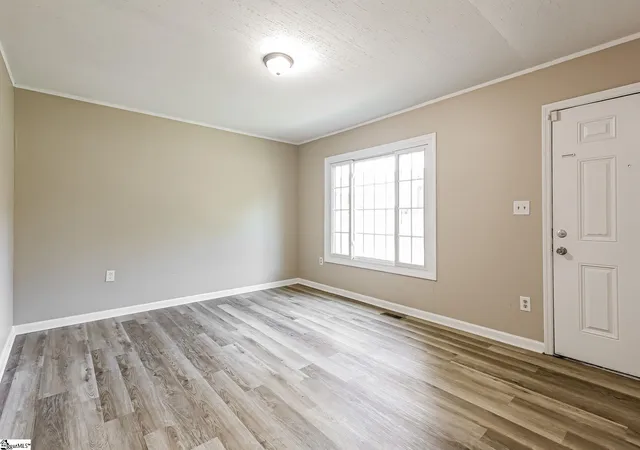 Photo 3 of Single family home for sale at 105 Short St, Laurens, SC 29360 | MLS# 1604425 | Listing updated on 2026-10-05