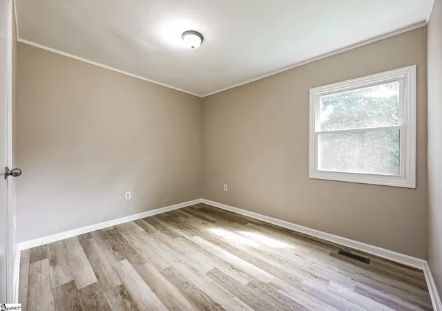 Photo 3 of Single family home for sale at 105 Short St, Laurens, SC 29360 | MLS# 1604425 | Listing updated on 2026-10-05