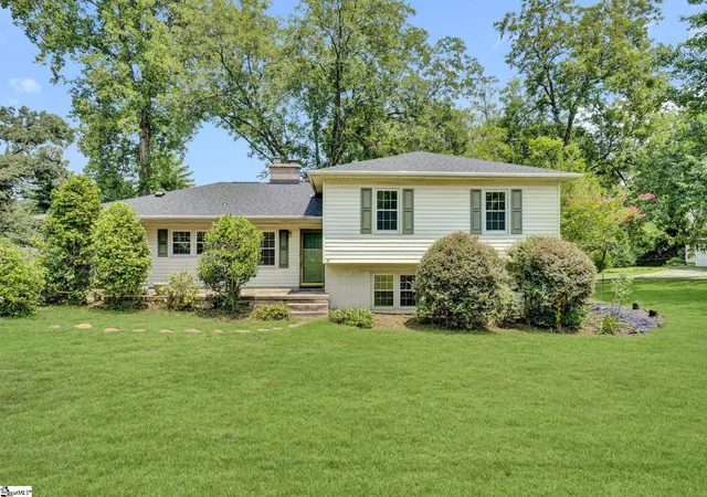 Photo 3 of Single family home for sale at 12 Mcswain Dr, Greenville, SC 29615 | MLS# 1599268 | Listing updated on 2026-09-01