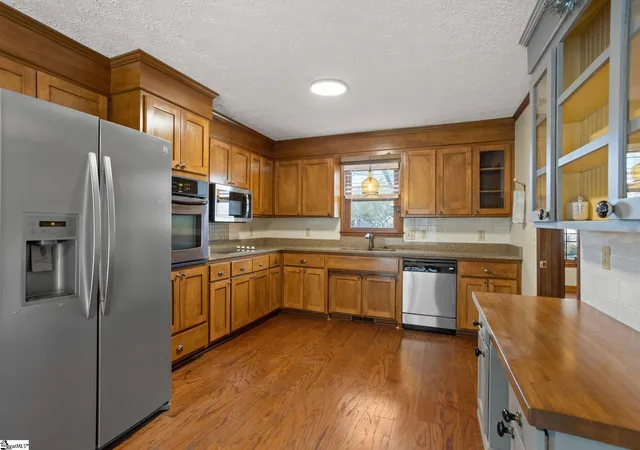 Photo 3 of Single family home for sale at 1202 Plantation Dr, Simpsonville, SC 29681 | MLS# 1604210 | Listing updated on 2026-09-25