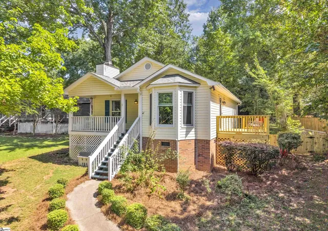 Photo 1 of Single family home for sale at 7 Venning Ct, Greenville, SC 29609 | MLS# 1602845 | Listing updated on 2026-09-11