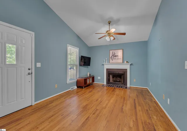 Photo 4 of Single family home for sale at 7 Venning Ct, Greenville, SC 29609 | MLS# 1602845 | Listing updated on 2026-09-11