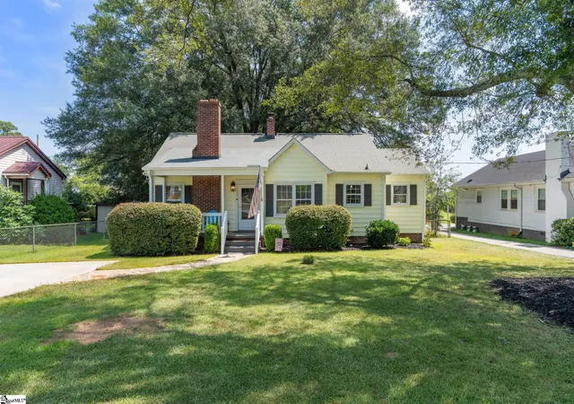 Photo 3 of Single family home for sale at 205 Carolina Ave, Greenville, SC 29607 | MLS# 1603415 | Listing updated on 2026-09-10