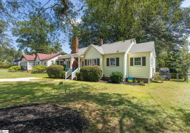 Photo 3 of Single family home for sale at 205 Carolina Ave, Greenville, SC 29607 | MLS# 1603415 | Listing updated on 2026-09-10
